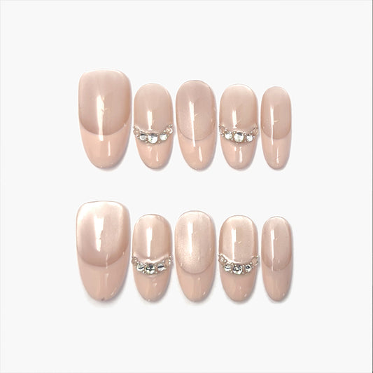 AthenaPress-On Nails – Soft Nude Cat Eye with Gems Chain, Medium Oval Full-Cover Set